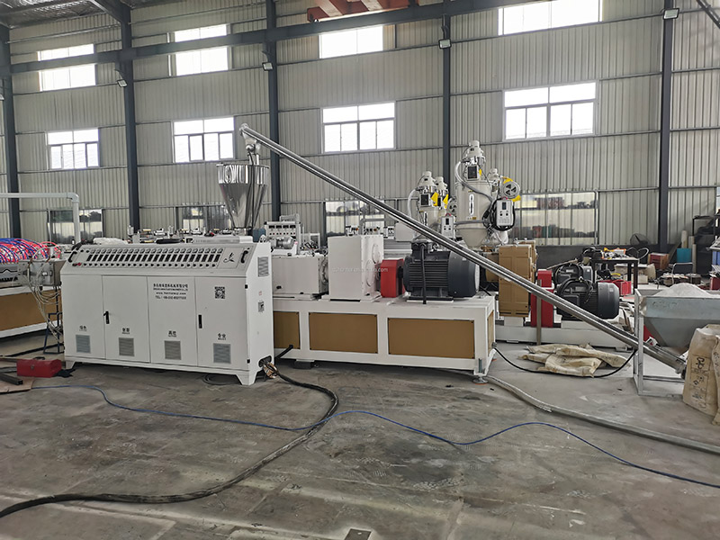 Double screw extruder(with automatic feeding system)