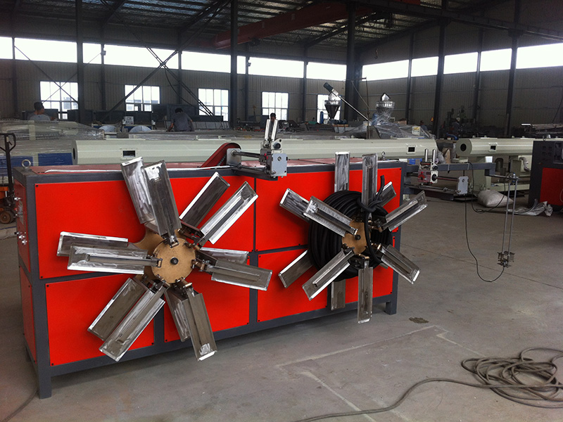 Two stations winding machine