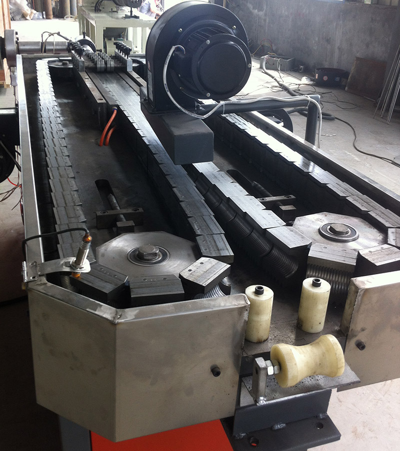 Forming machine