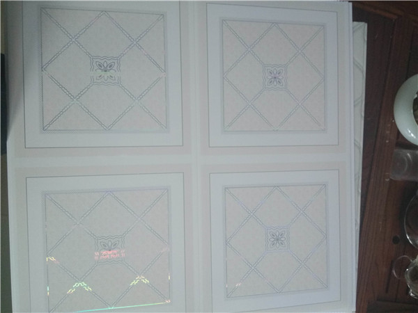 Stroj na stropné stenové panely z PVC (2)