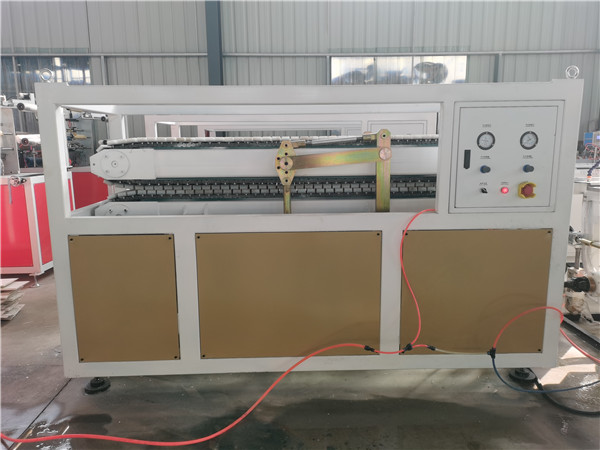 Stroj za PVC stropne zidne ploče (8)