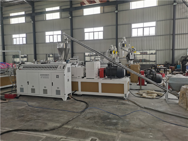 PVC corrugated hollow sheet machine (1)