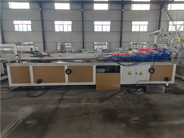 PVC corrugated hollow sheet machine (3)