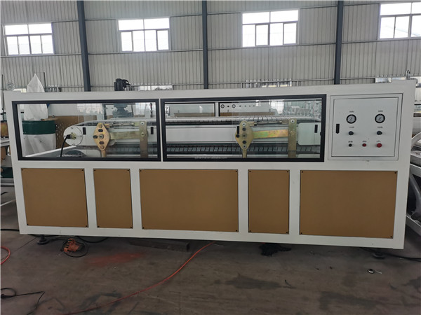 PVC corrugated hollow sheet machine (4)